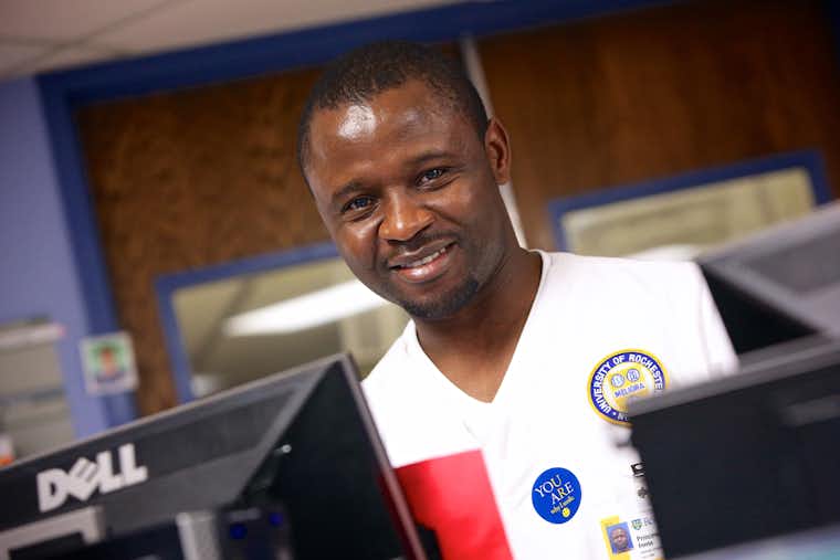 ABSN graduate working in a hospital unit